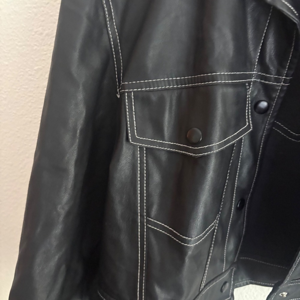 Bershka Black Faux Leather Cropped Trucker Jacket Contrast Stitch Large - Picture 10 of 10